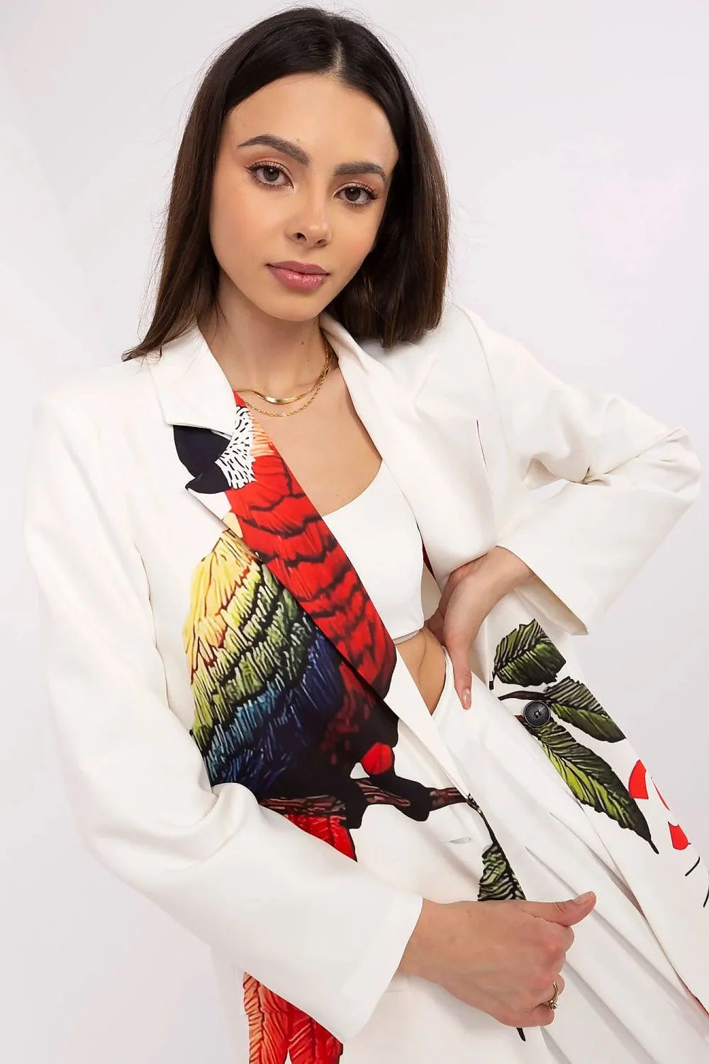 blazer femme oversize imprimé perroquet tropical multicolore base blanche col tailleur épaules carrées manches longues poche plaquée coupe longue