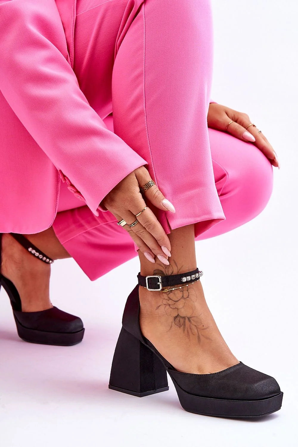 escarpins femme noir satinés plateforme talon haut bloc stable bride cheville boucle strass étincelants semelle intérieure cuir artificiel confortable élégant