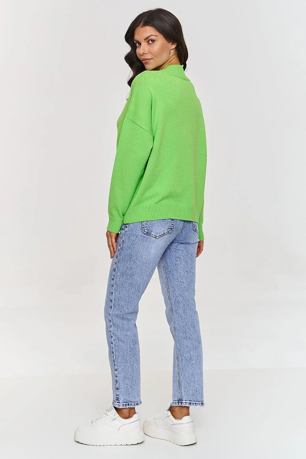 Pullover féminin en viscose PBT col V manches longues coupe ample couleur vert vif finitions côtelées