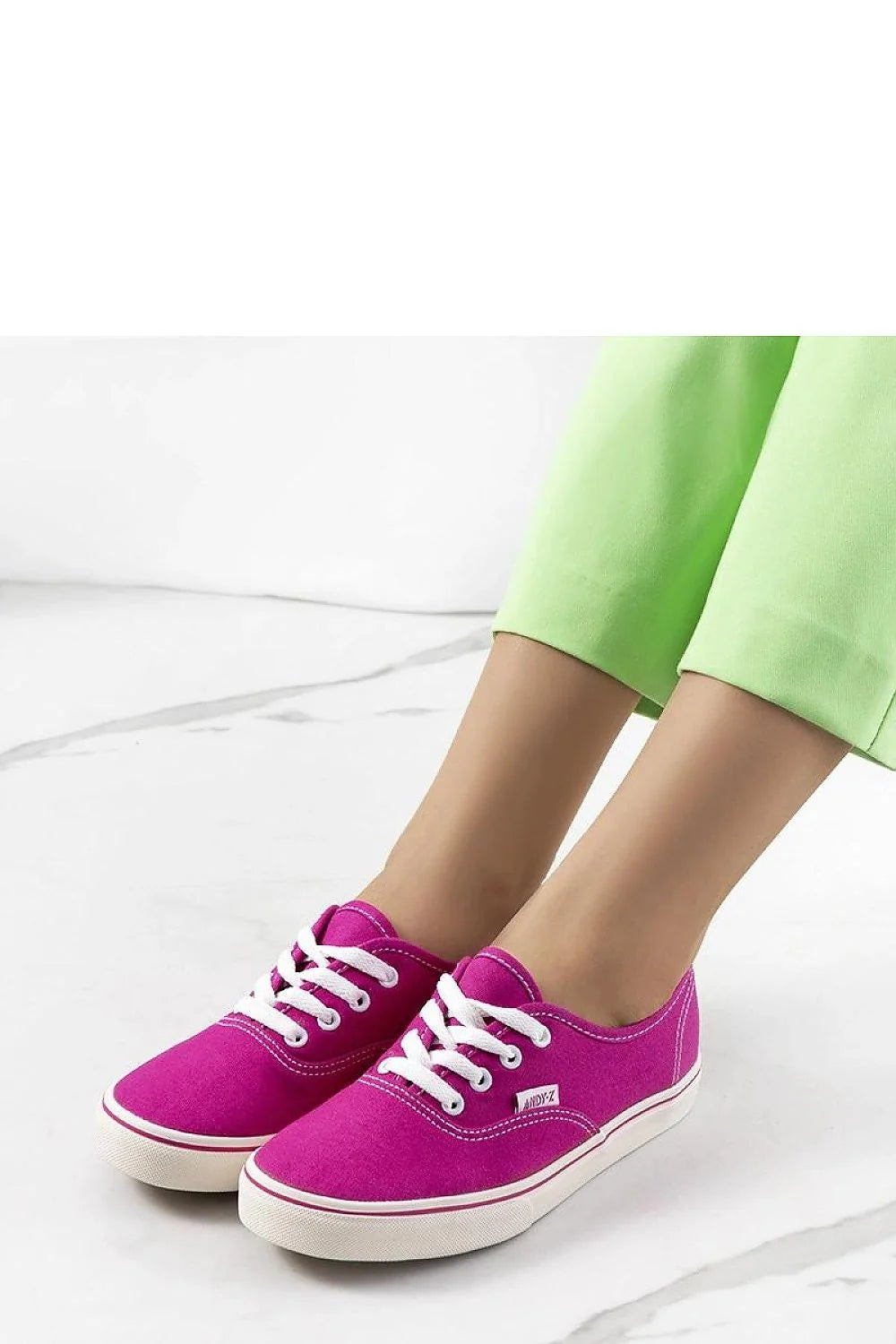 Baskets Solea femmes style décontracté rose vif tissu respirant semelle caoutchouc antidérapante lacets blancs logo discret