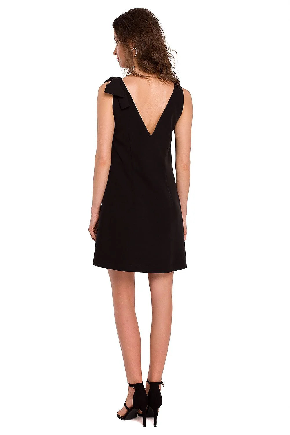 Robe élégante femme polyester noir minimaliste V-neck coupe droite pour événements et sorties casual chic