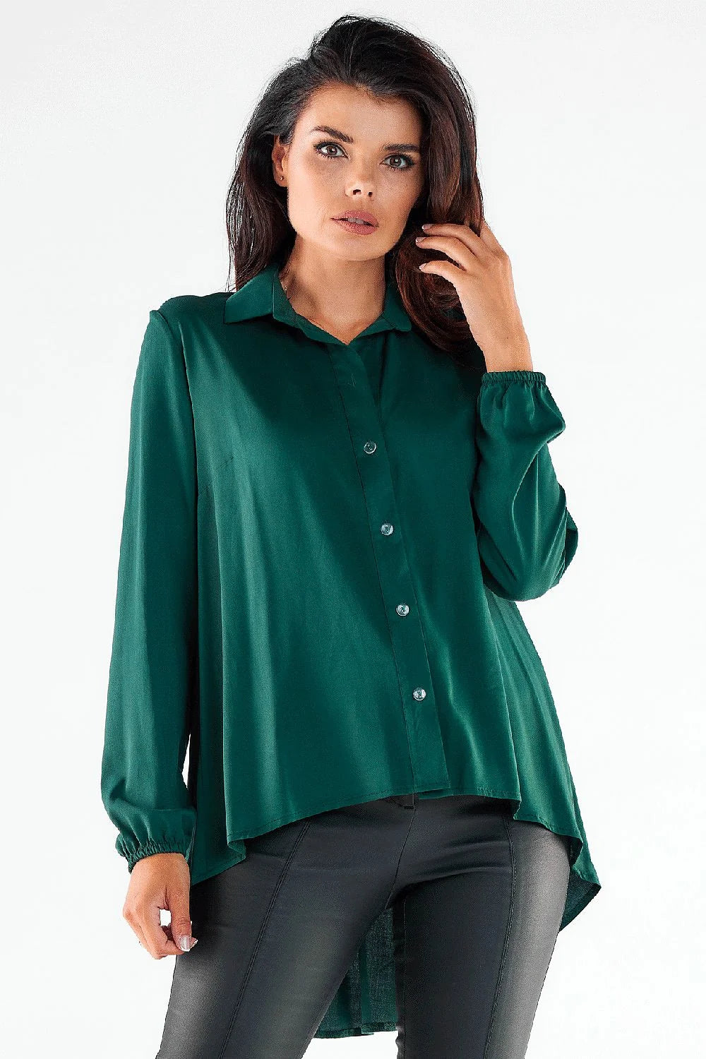 Chemise élégante pour femme longues manches design asymétrique dos allongé style moderne blanc coupe ample