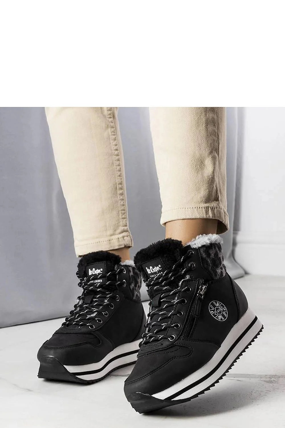 Bottes montantes sportives pour femmes style urbain cuir synthétique fourrure noire semelle blanche fermeture lacets