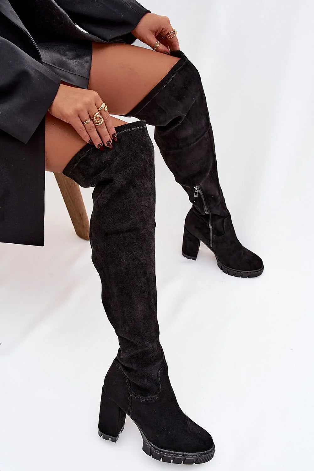 bottes hautes genou femme talon colonne 10cm bouts arrondis enfiler fermeture éclair latérale cuir synthétique semelle confortable stable silhouette affinée