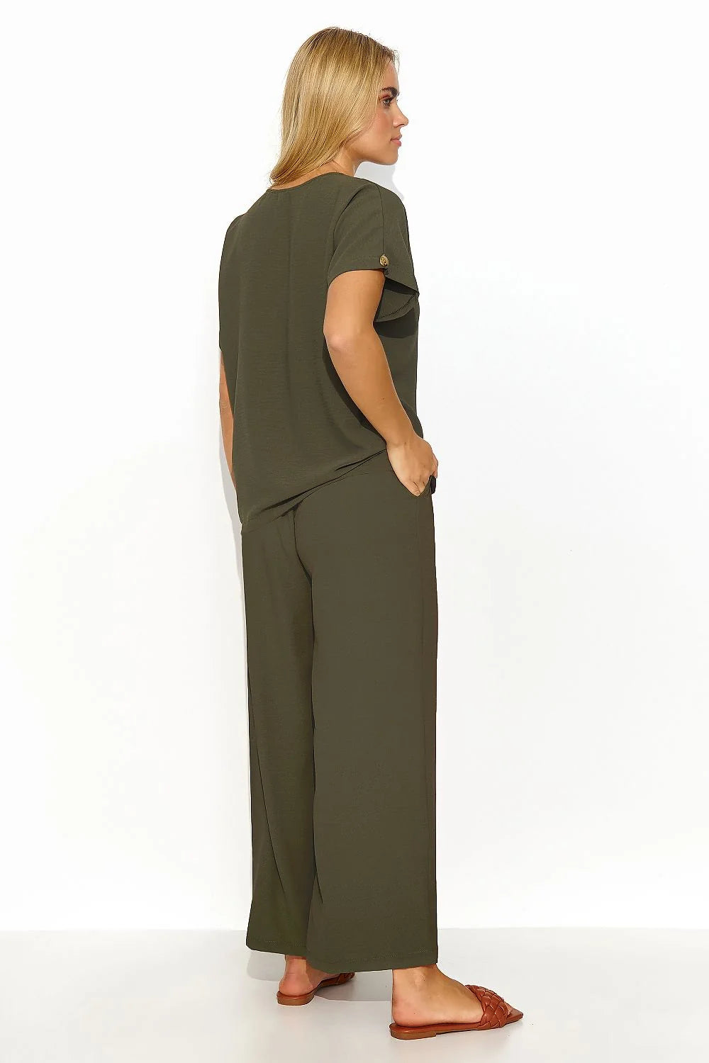 Ensemble deux pièces Makadamia femme tissu léger style urbain élégance confort encolure en V manches courtes taille haute pantalon palazzo coloris kaki