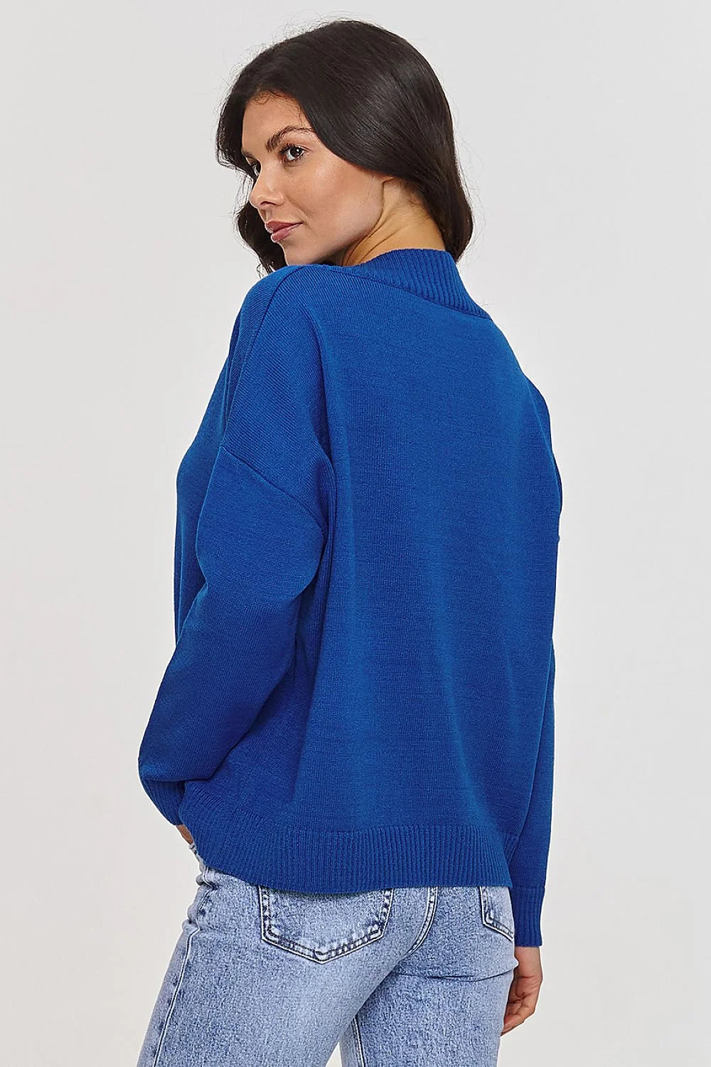 Pull femme style casual couleur bleu vif maille douce col V manches longues coupe ample