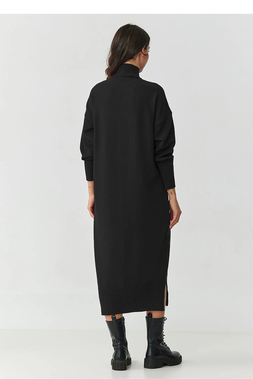 robe pull midi col roulé noir oversize manches longues coupe droite tricot viscose PBT nylon bords côtes fentes latérales polyvalente