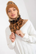snood tubulaire animalier caramel noir bonnet pompon côtelé pelucheuse douce chaude isolante acrylique durable ajusté élégant moderne chic