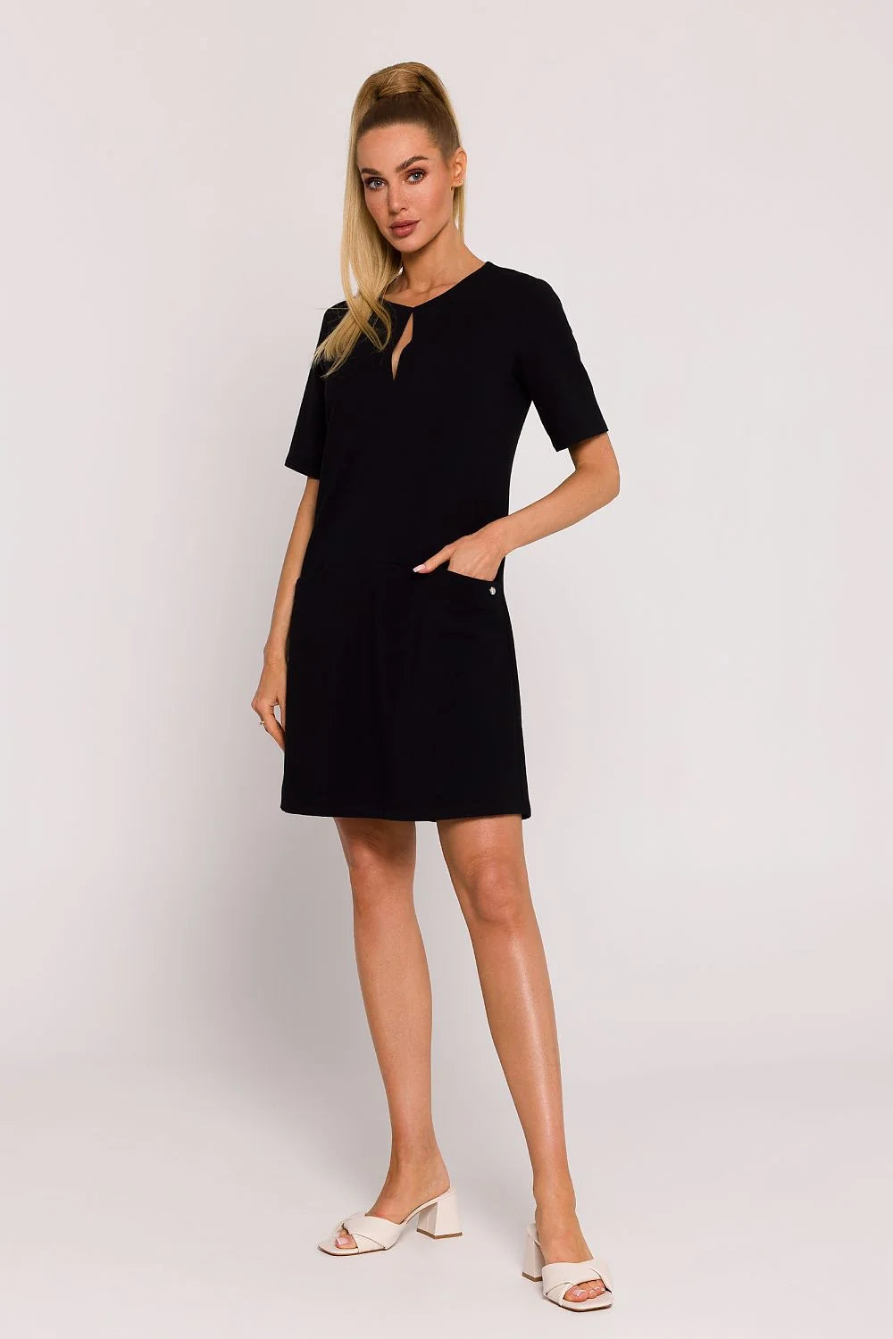Robe de jour élégante Moe maille polonaise coupe A décolleté subtil manches courtes noire fonctionnalité poche latérale femme