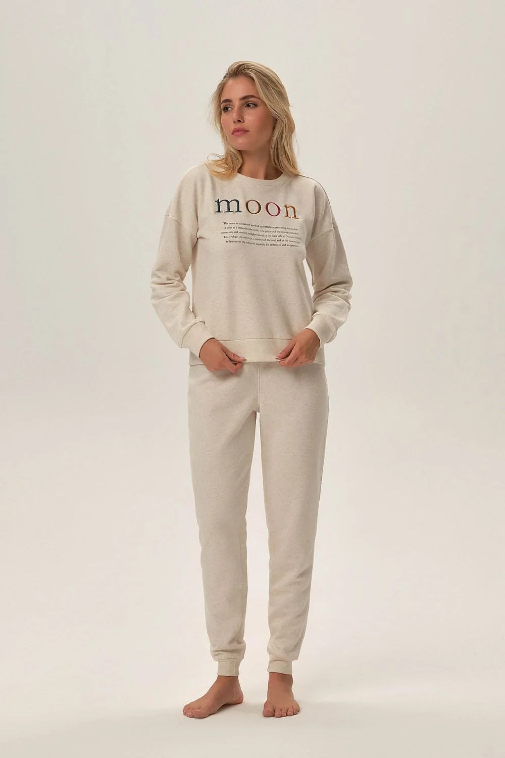 Ensemble Henderson pour femme en molleton doux, style casual, couleur crème, moon imprimé, confort total, manches longues, taille élastiquée, pantalons droits