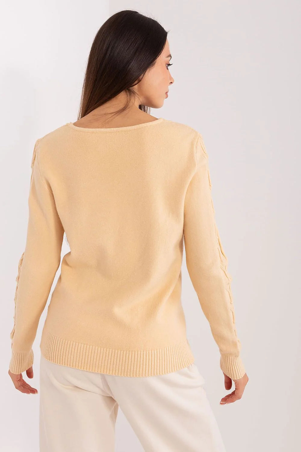 chandail femme beige clair torsadé maille douce confortable colV mancheslongues coupeajustée côtelé ourlet poignets tricot cotonacrylique automne hiver polyvalent élégant