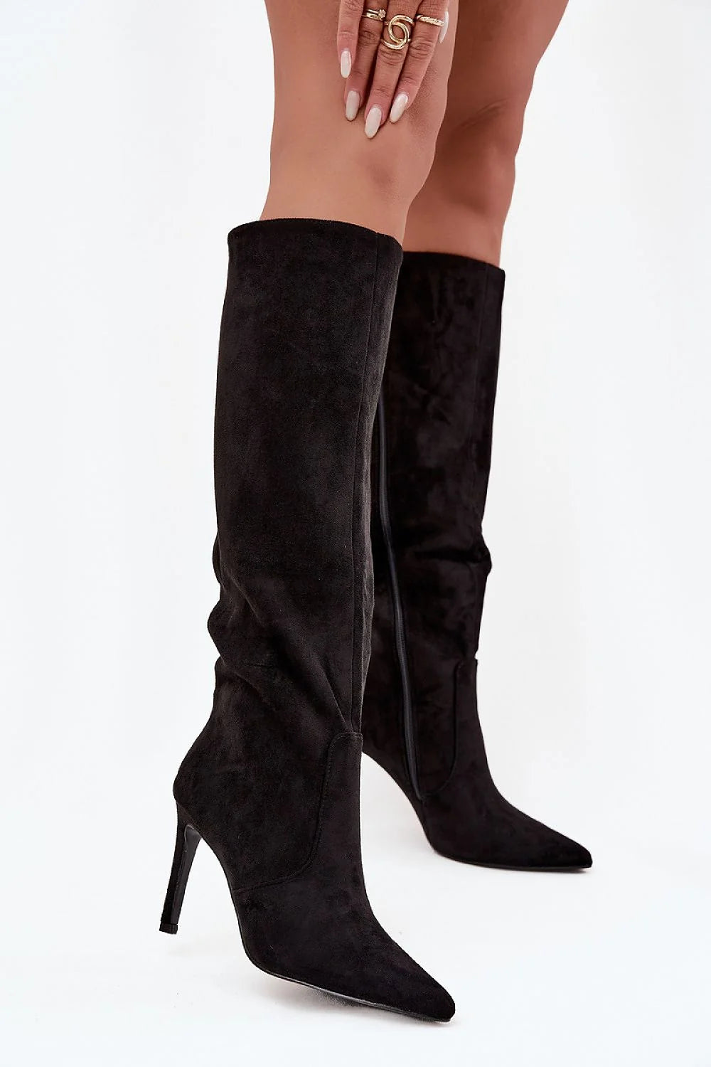 bottes hautes femme cuir suédé écologique souple élégante féminine talon aiguille pointu fermeture zippée doublée confortable silhouette élancée noir chic