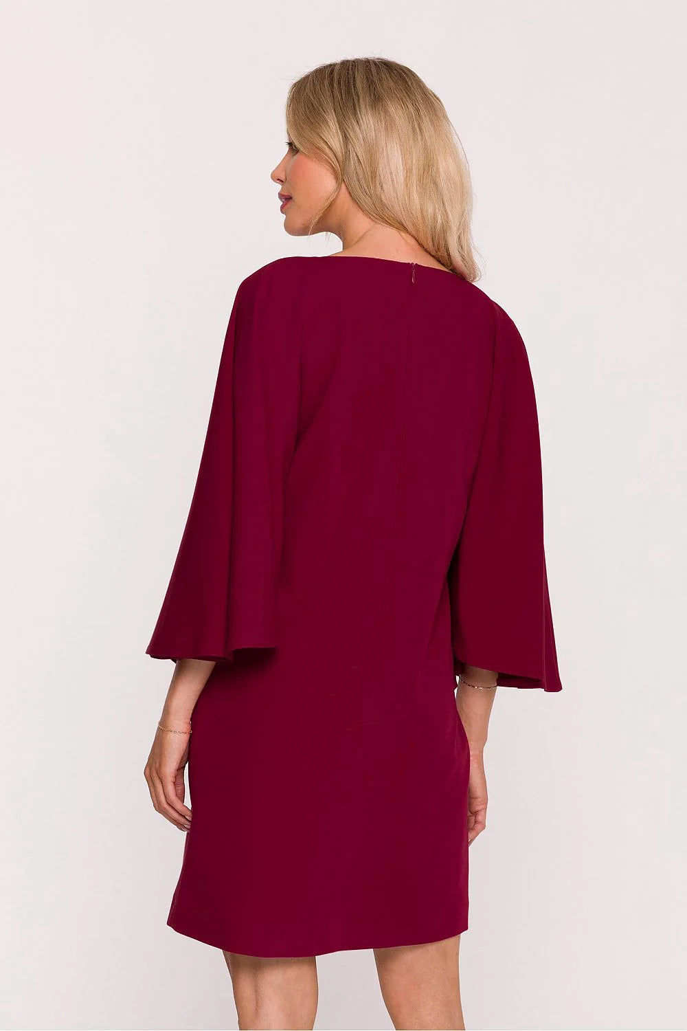 robe trapèze bordeaux profond élégante manches chauvesouris troisquarts évasées col rond mini genou crêpe structuré tombé confortable chic soirée polonaise