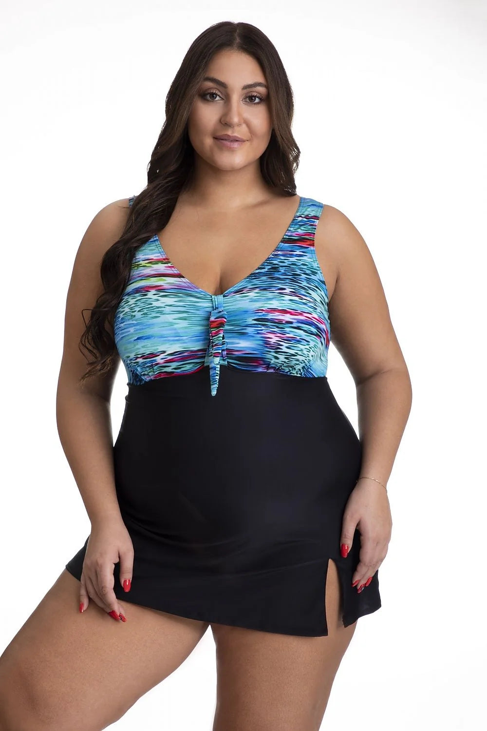 Maillot de bain une pièce Barontex design multicolore rayures bleu violet rose noir jupe ample V-neck bretelles larges femmes plage piscine