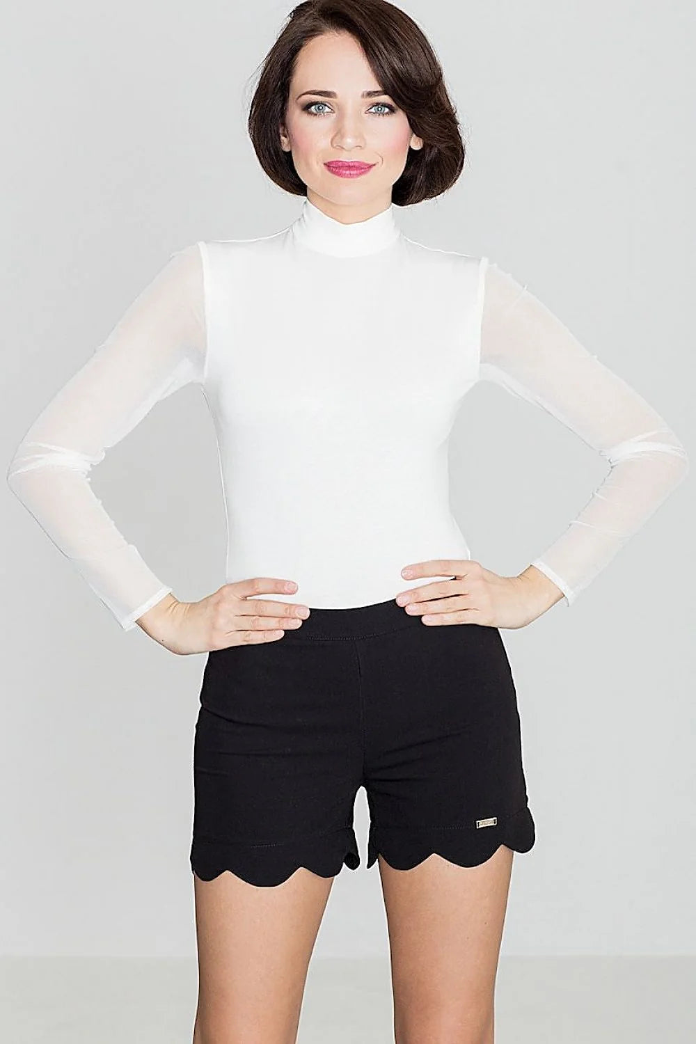 Top manches longues tulle élégant moderne avec short ourlet festonné pour femme sophistiquée mode