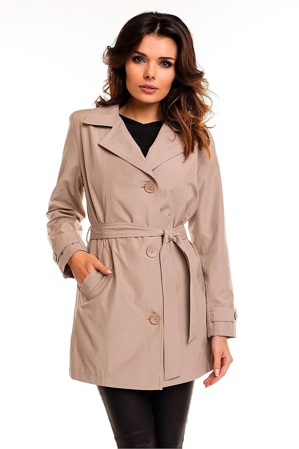 Trench-coat femme beige en tissu classique avec ceinture à nouer et col à revers élégant