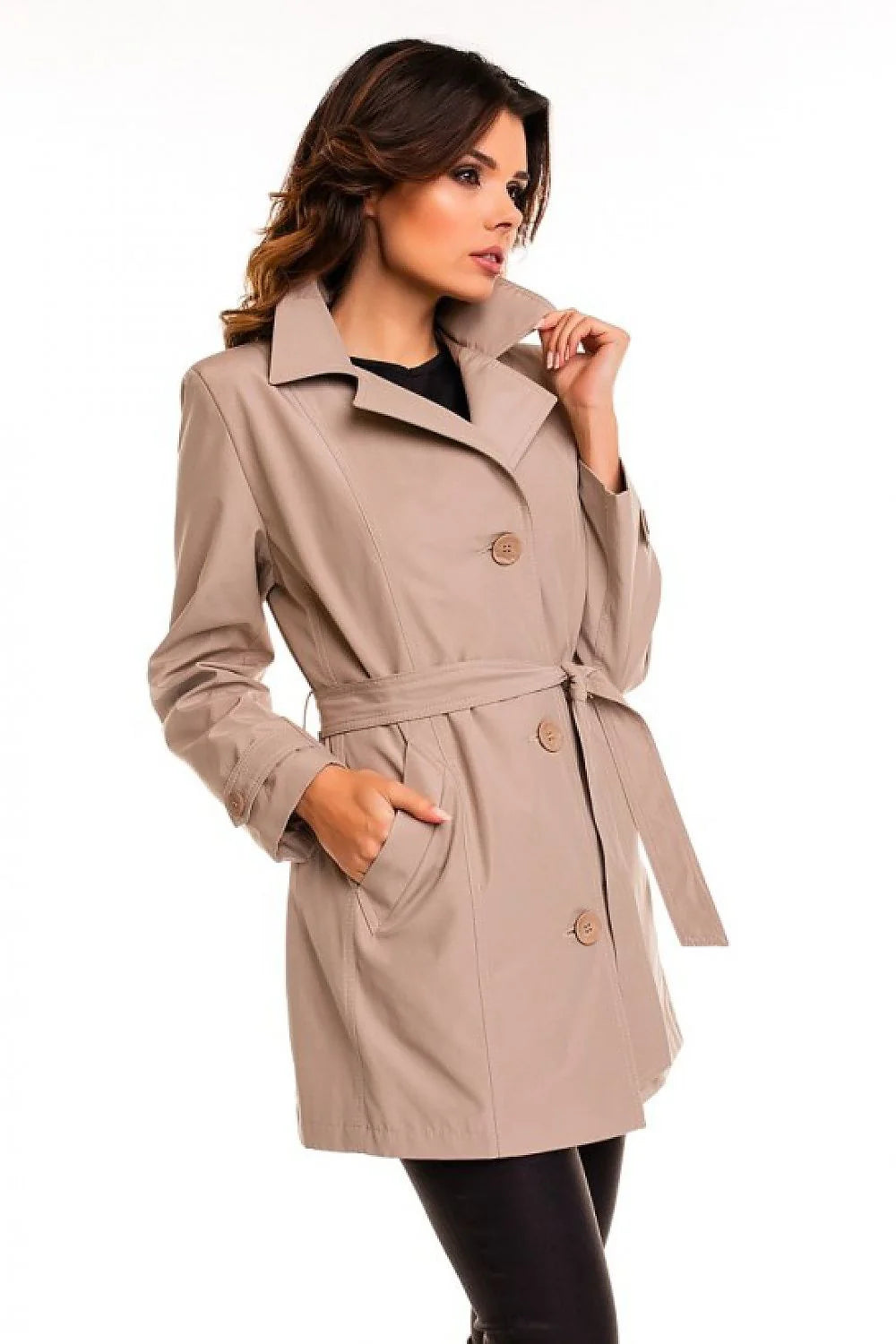 Trench-coat femme beige en tissu classique avec ceinture à nouer et col à revers élégant