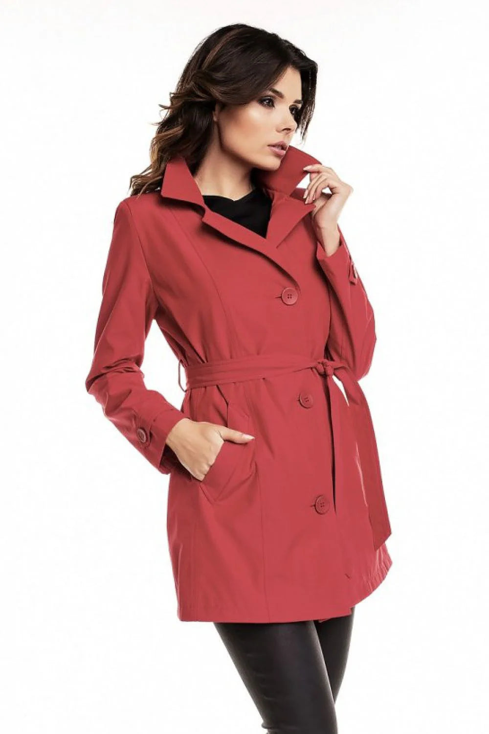 Trench-coat femme beige en tissu classique avec ceinture à nouer et col à revers élégant