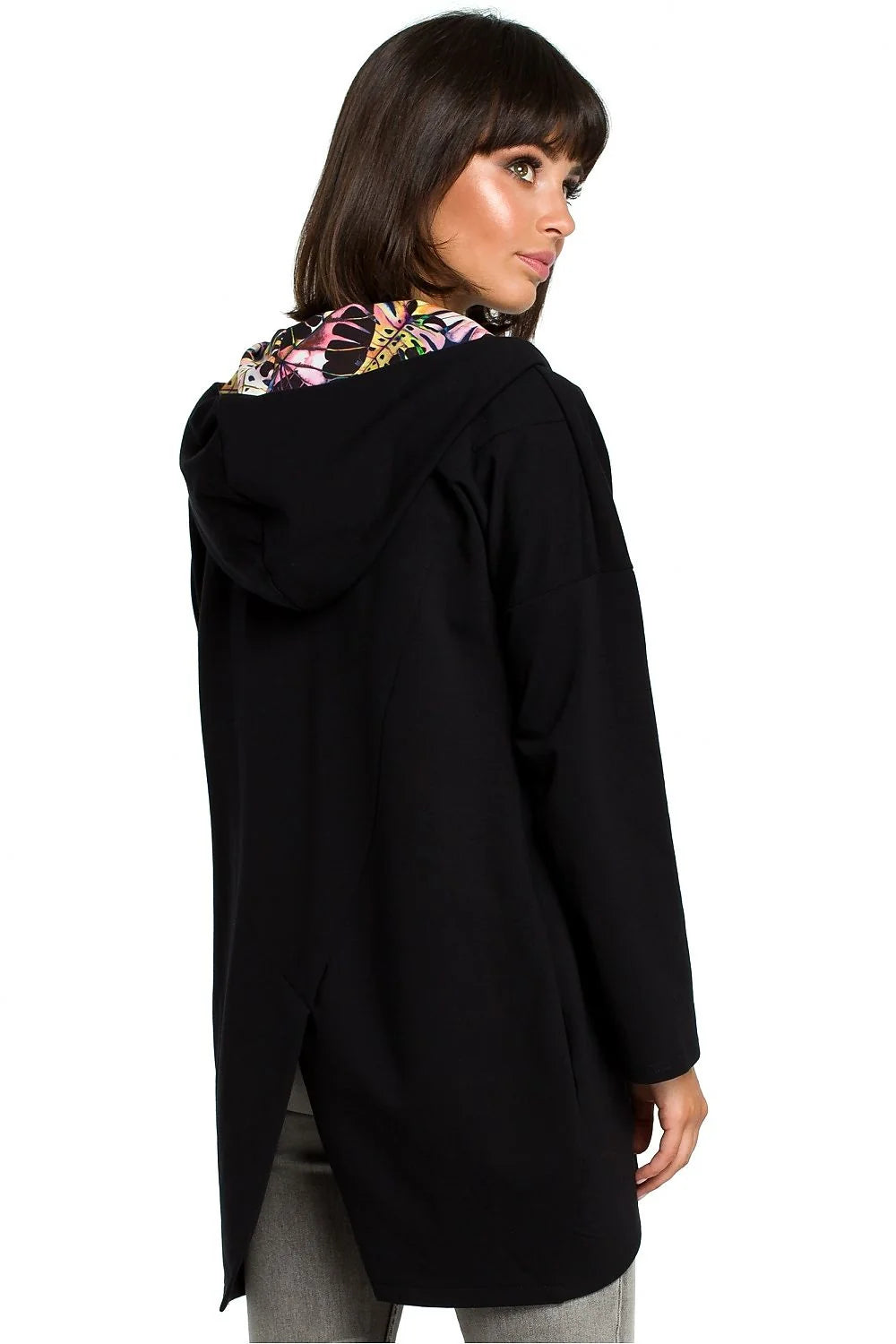 Veste à capuche en tissu noir moderne et décontracté pour un style élégant et confortable