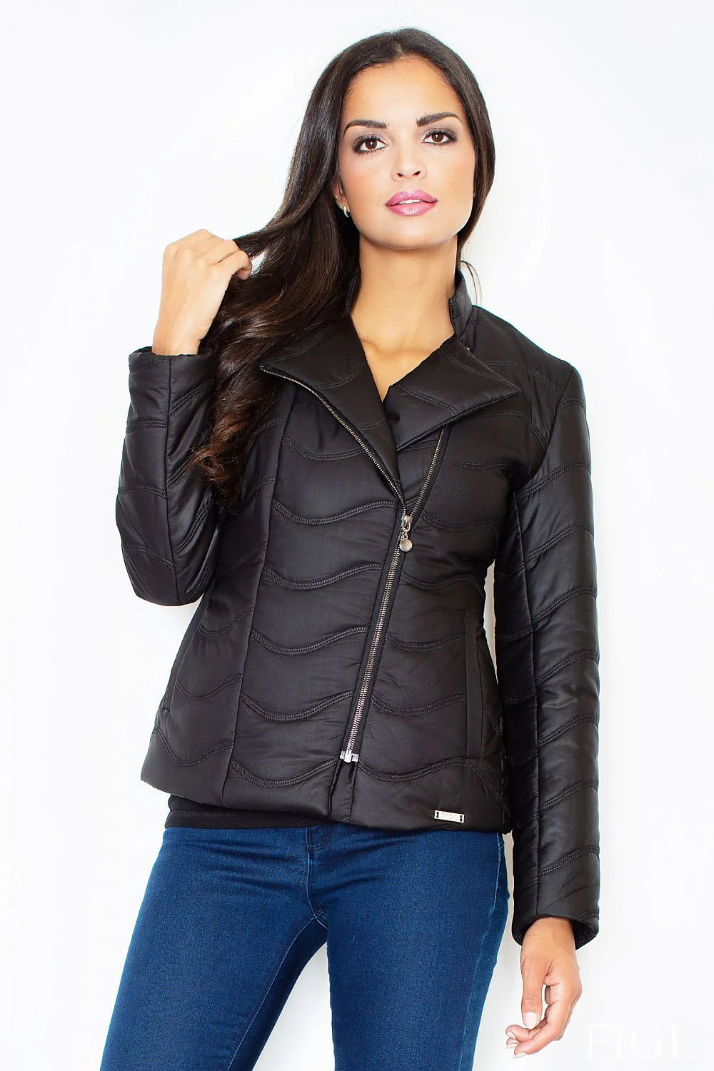 Veste beige rembourrée moderne en tissu synthétique, col montant, manches longues, confort féminin casual