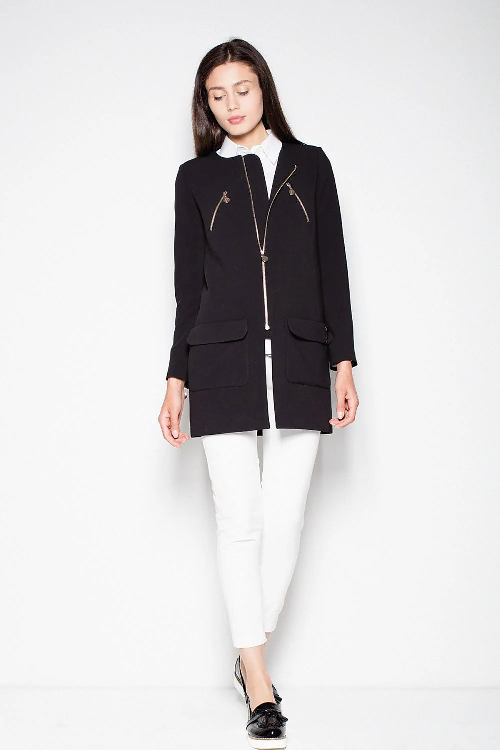 Veste en tissu gris moderne ajustée élégante avec poches zippées pour un style professionnel féminin