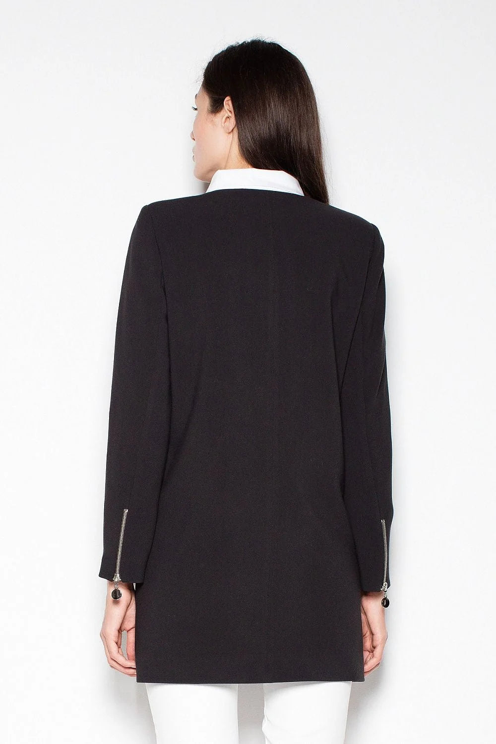 Veste en tissu gris moderne ajustée élégante avec poches zippées pour un style professionnel féminin