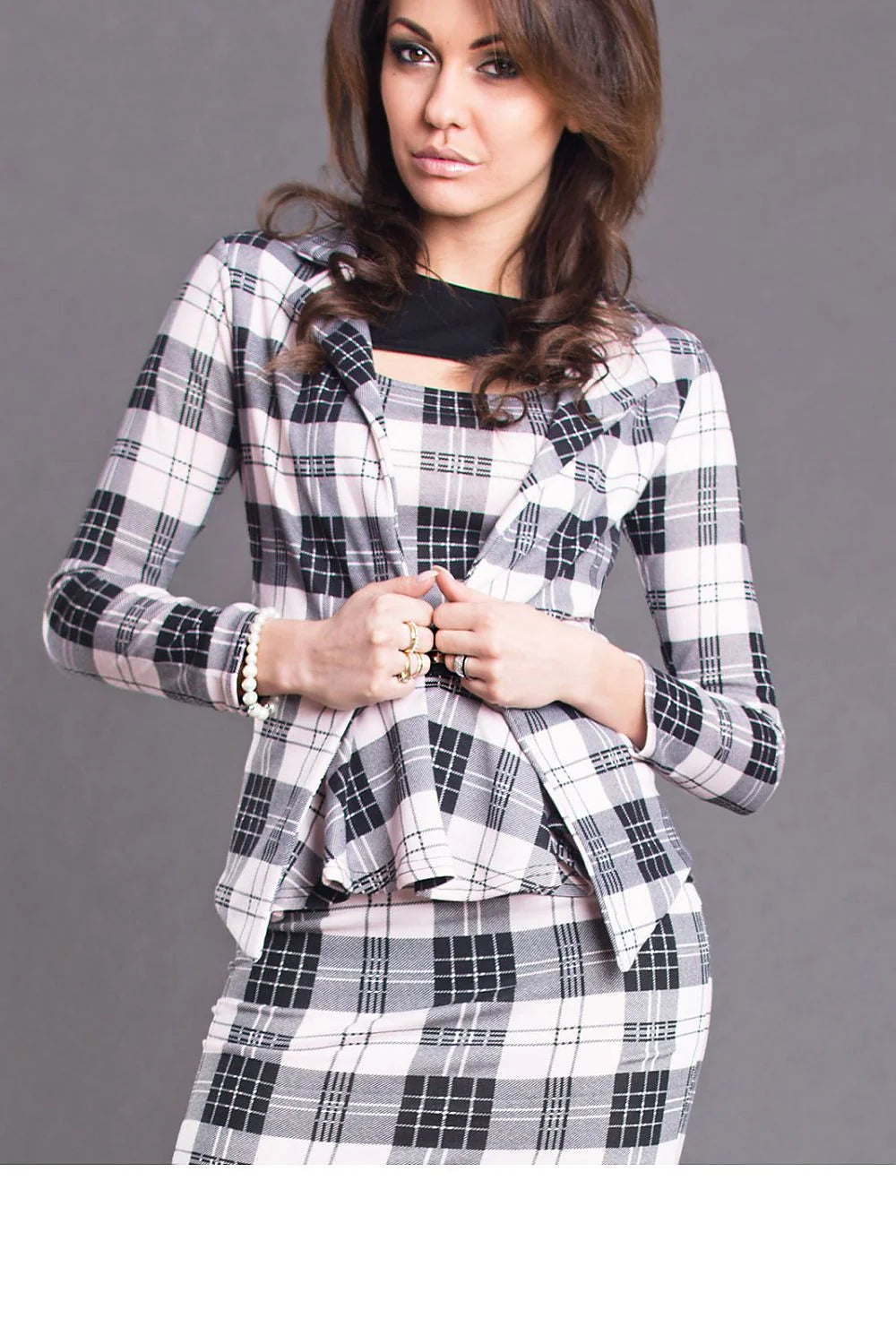 Veste femme carreaux élégante coupe ajustée confort dentelle chic tenue professionnelle ou décontractée